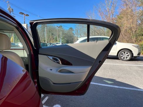 Used 2010 Buick LaCrosse CXL image 24