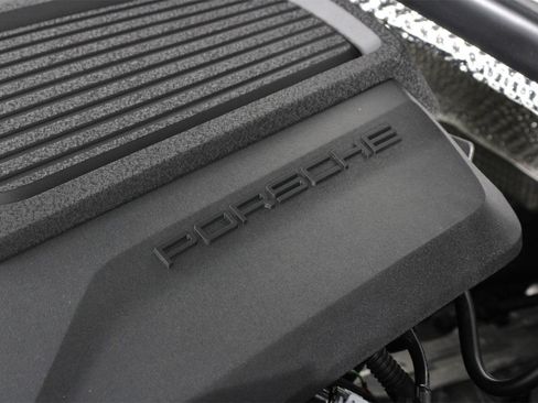 Used 2025 Porsche Macan image 27