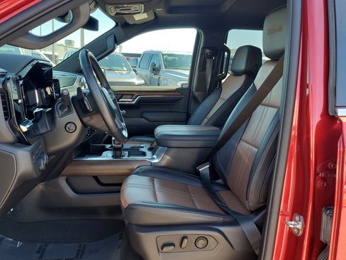 Used 2024 Chevrolet Silverado 1500 High Country w/ Z71 Off-Road Package AWD/4WD image 11