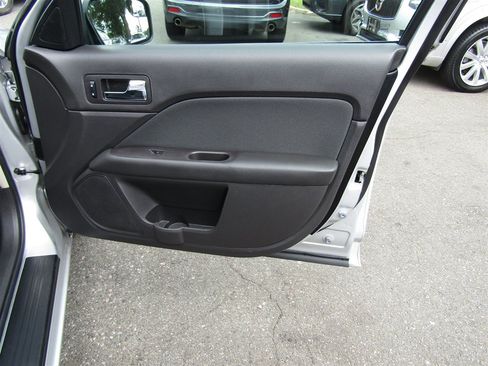 Used 2011 Ford Fusion SE FWD image 18