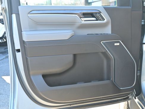 Used 2024 Chevrolet Silverado 2500 LTZ w/ LTZ Convenience Package image 30