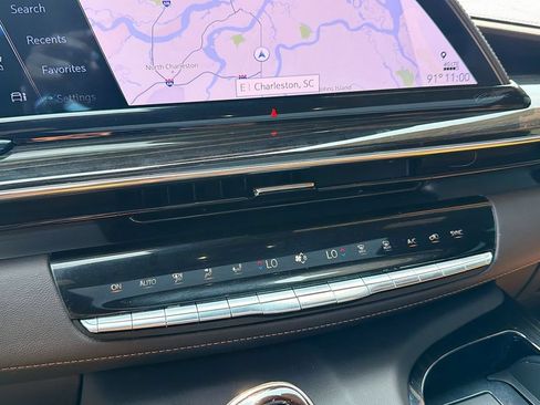 Used 2023 Cadillac Escalade ESV Premium Luxury AWD/4WD image 16
