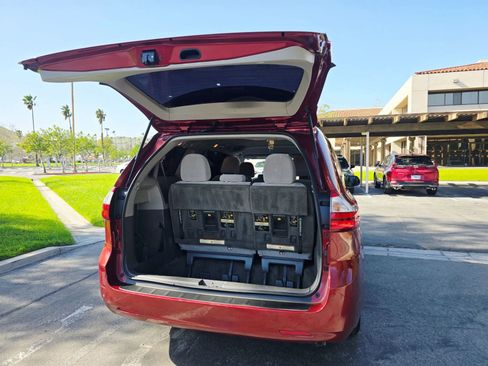 Used 2017 Toyota Sienna LE image 51