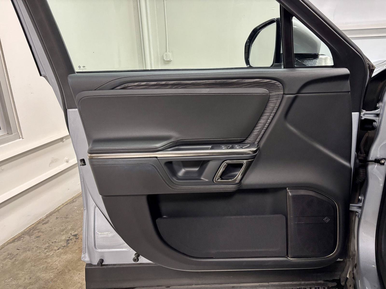 Used 2023 Rivian R1S Launch Edition Quad AWD/4WD image 13
