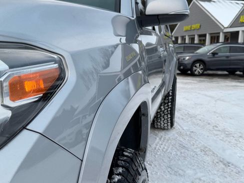 Used 2018 Toyota Tacoma TRD Sport w/ Technology Package image 8