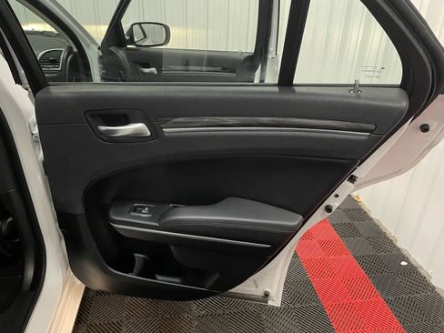 Used 2022 Chrysler 300 Touring AWD/4WD image 39