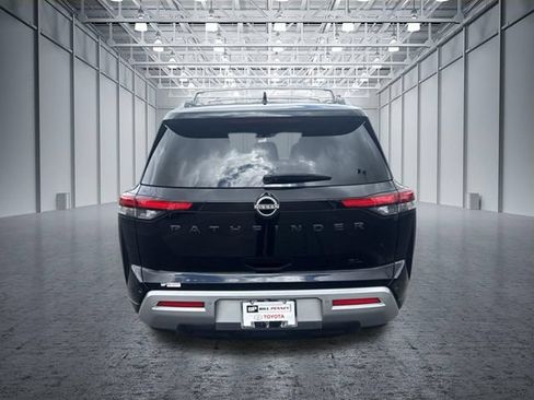 Used 2023 Nissan Pathfinder SL w/ Black Appearance Package FWD image 4