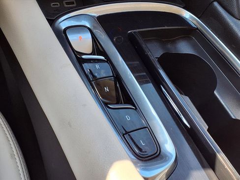 Used 2023 Buick Enclave Essence image 9