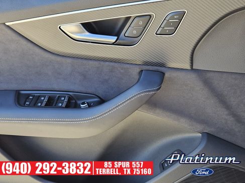 Used 2025 Audi SQ7 Prestige w/ Prestige Package AWD/4WD image 27