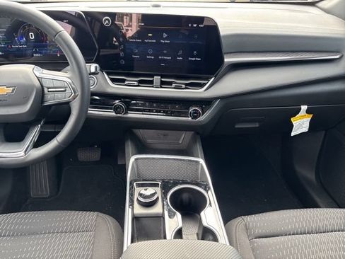 Used 2026 Chevrolet Equinox LT FWD image 12