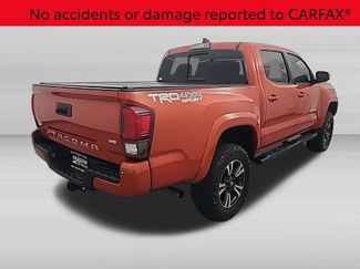 Used 2018 Toyota Tacoma TRD Sport w/ Technology Package AWD/4WD video 3