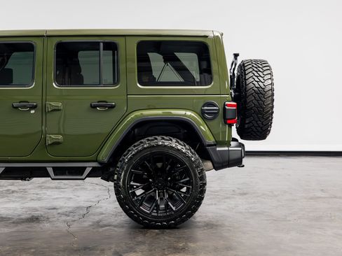 Used 2024 Jeep Wrangler Unlimited Sahara AWD/4WD image 13