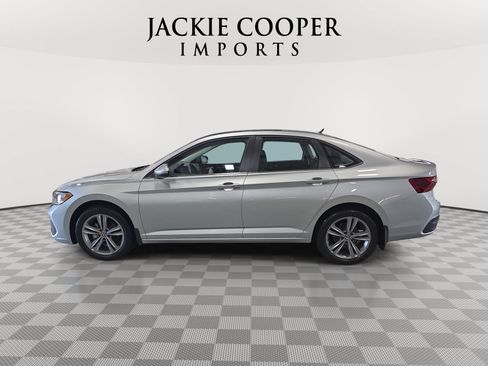 Used 2023 Volkswagen Jetta SE w/ Panoramic Sunroof Package FWD image 8