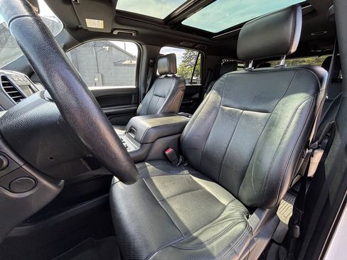 Used 2018 Ford Expedition XLT w/ Equipment Group 202A AWD/4WD image 16