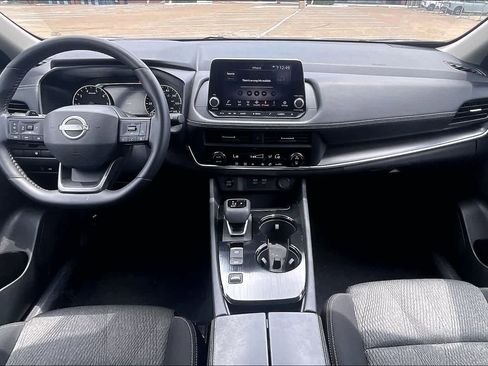 Used 2025 Nissan Rogue SV FWD image 8