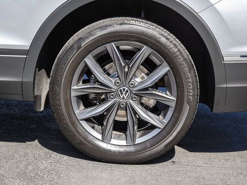 Certified 2022 Volkswagen Tiguan SE image 7