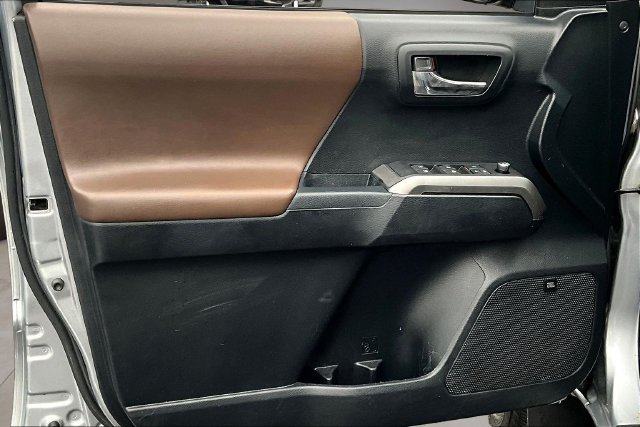 Used 2018 Toyota Tacoma Limited AWD/4WD image 21