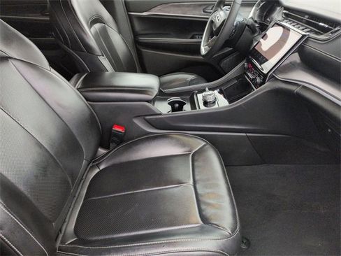 Certified 2024 Jeep Grand Cherokee L Limited w/ Luxury Tech Group II image 32