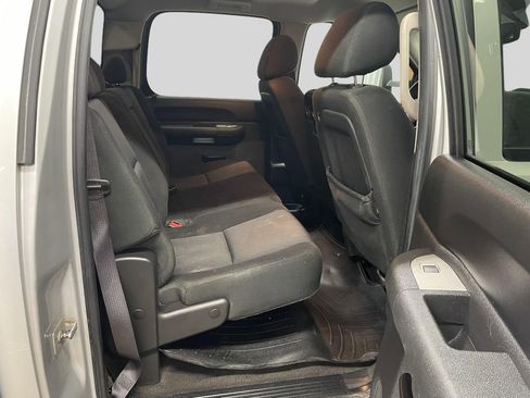 Used 2010 Chevrolet Silverado 2500 LT w/ Interior Plus Package AWD/4WD image 9