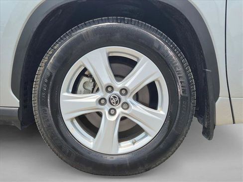 Used 2021 Toyota Highlander LE AWD/4WD image 22