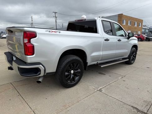 Used 2020 Chevrolet Silverado 1500 Custom w/ Custom Value Package AWD/4WD image 5