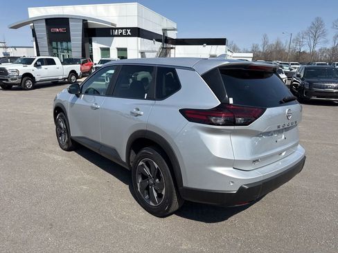 Used 2025 Nissan Rogue SV image 3