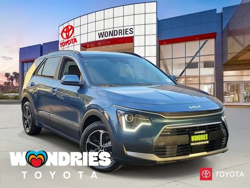 Used 2025 Kia Niro EX image 1