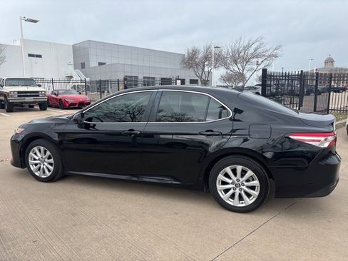 Used 2020 Toyota Camry LE image 8