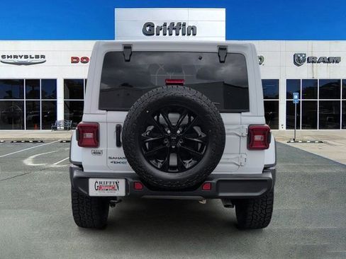 Used 2025 Jeep Wrangler Unlimited Sahara AWD/4WD image 8