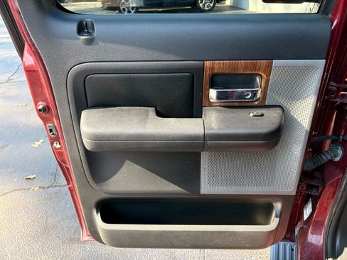 Used 2004 Ford F150 Lariat image 13