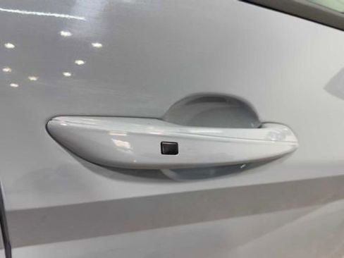 Used 2022 Hyundai Elantra SEL w/ Convenience Package FWD image 12