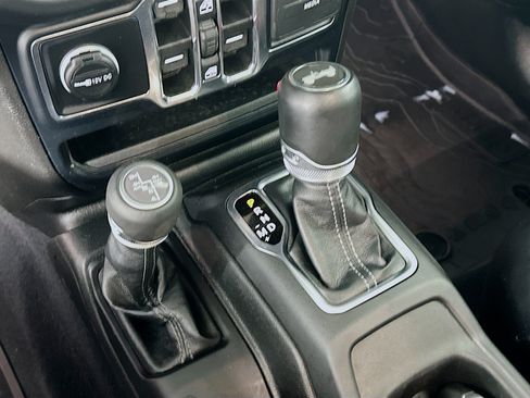 Used 2024 Jeep Wrangler Unlimited Sahara AWD/4WD image 24