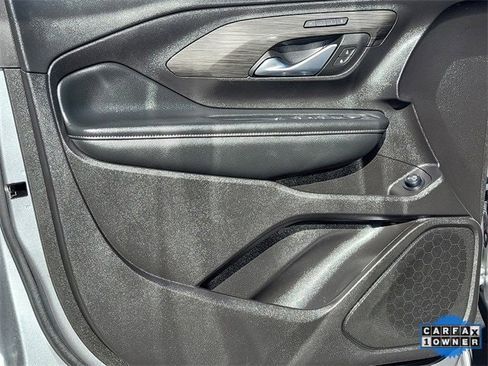 Used 2024 GMC Terrain SLT image 21