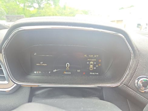 Used 2017 Lincoln Continental Select w/ Climate Package FWD image 11