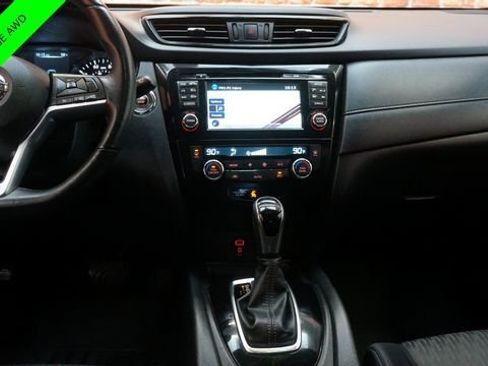 Used 2017 Nissan Rogue SV w/ SV Premium Package image 35