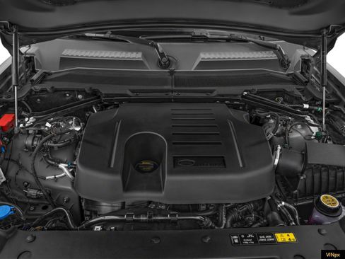 Used 2025 Land Rover Range Rover Long Wheelbase SE image 10