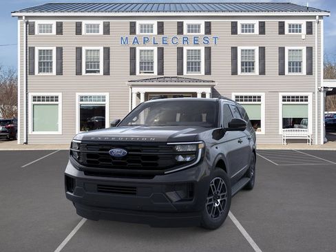 New 2026 Ford Expedition Active image 2