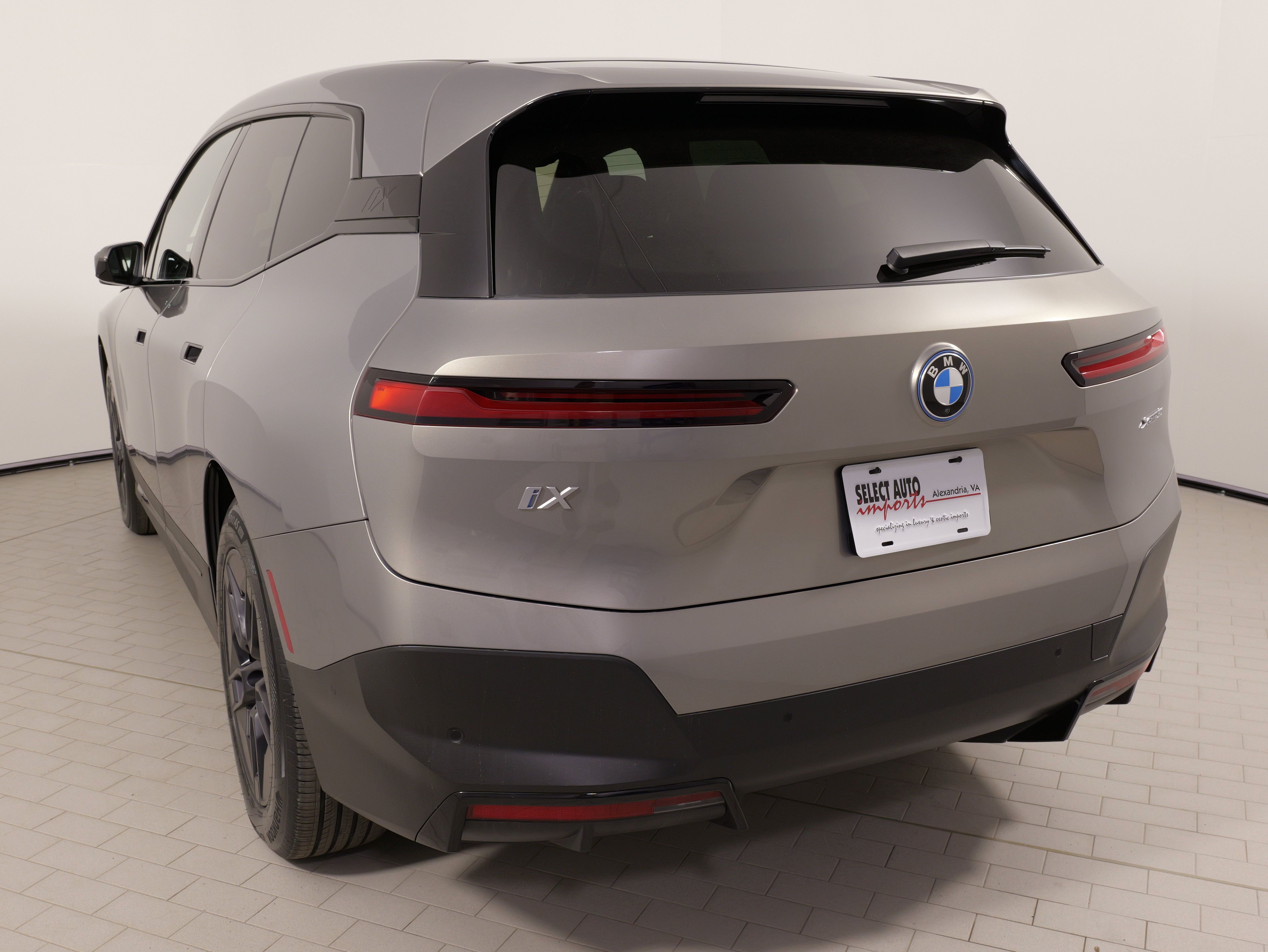 Used 2024 BMW iX xDrive50 AWD/4WD image 14