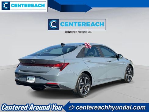 Used 2023 Hyundai Elantra SEL w/ Convenience Package image 4