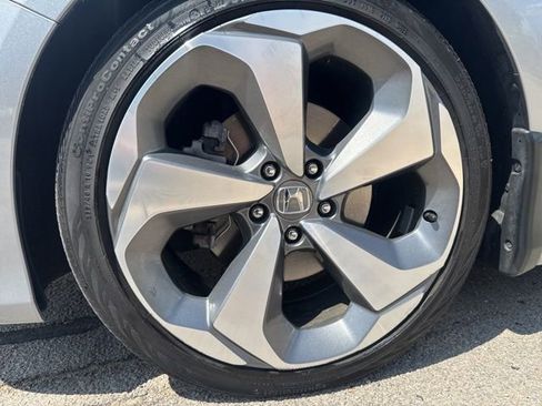 Used 2019 Honda Accord Touring image 11