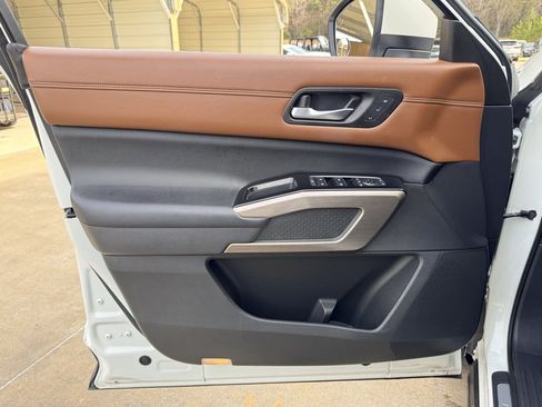 Used 2022 Nissan Pathfinder Platinum w/ Cargo Package image 26