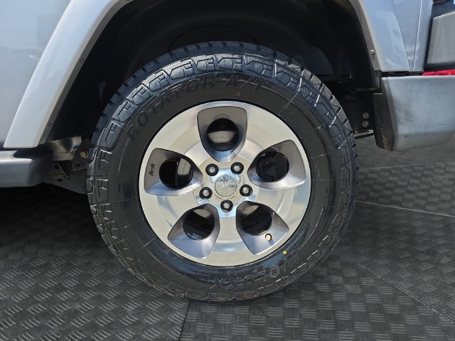 Used 2017 Jeep Wrangler Sahara w/ Connectivity Group AWD/4WD image 34
