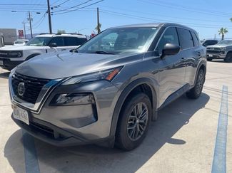 Used 2021 Nissan Rogue S FWD video 1