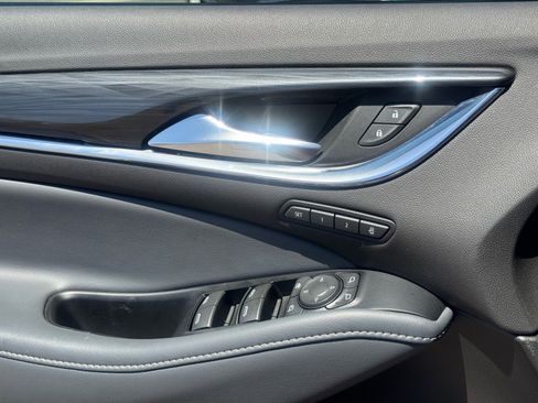 Used 2024 Buick Enclave Premium image 17