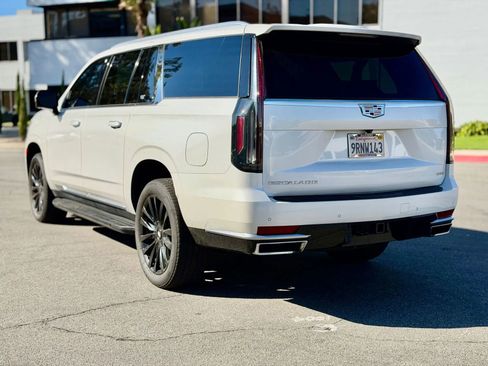 Used 2024 Cadillac Escalade ESV Luxury image 15