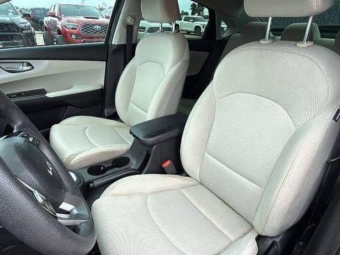 Used 2022 Kia Forte LXS w/ LXS Technology Package FWD image 14