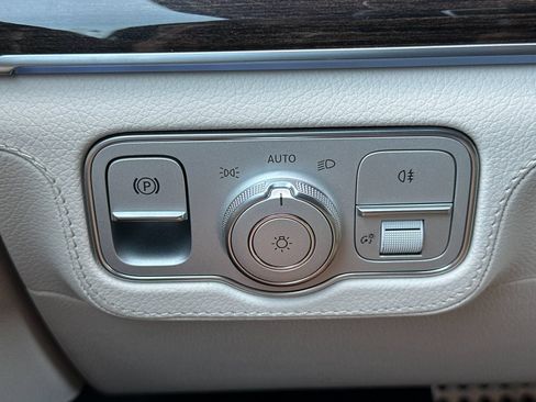 New 2026 Mercedes-Benz GLS 580 4MATIC image 31