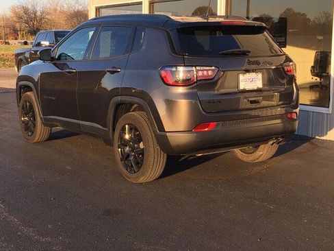 Used 2022 Jeep Compass Latitude image 6