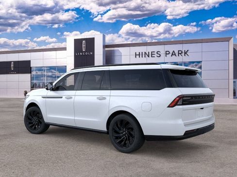 New 2026 Lincoln Navigator L Reserve w/ Jet Appearance Package AWD/4WD image 4