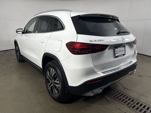 Used 2025 Mercedes-Benz GLA 250 4MATIC image 31